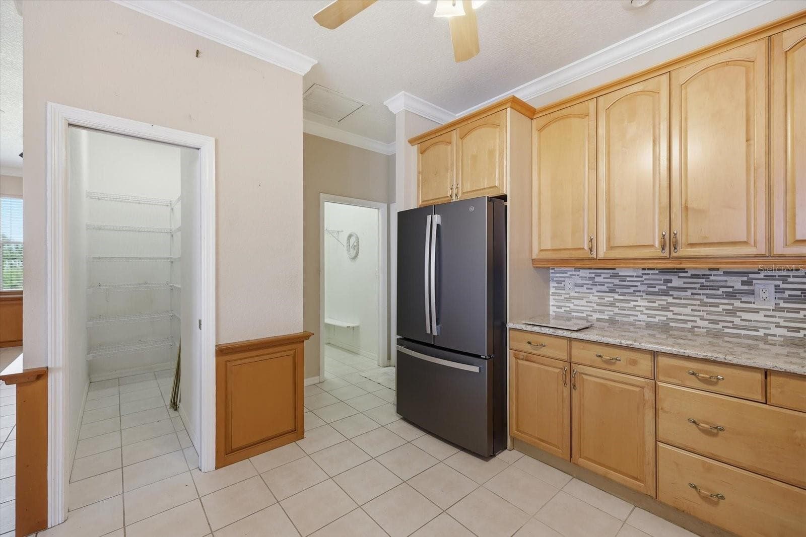 kitchen - 9348 SAN BERNANDINO AVE, ENGLEWOOD