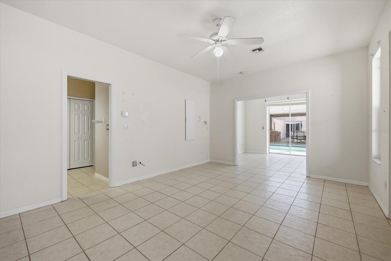 Primary bedroom - 9348 SAN BERNANDINO AVE, ENGLEWOOD