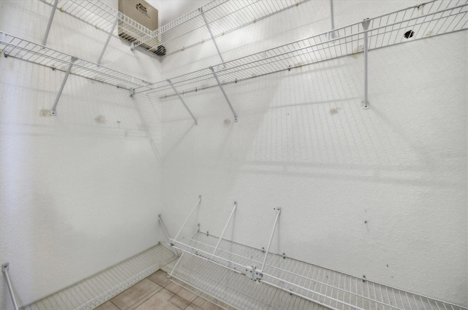 primary walk-in - 9348 SAN BERNANDINO AVE, ENGLEWOOD