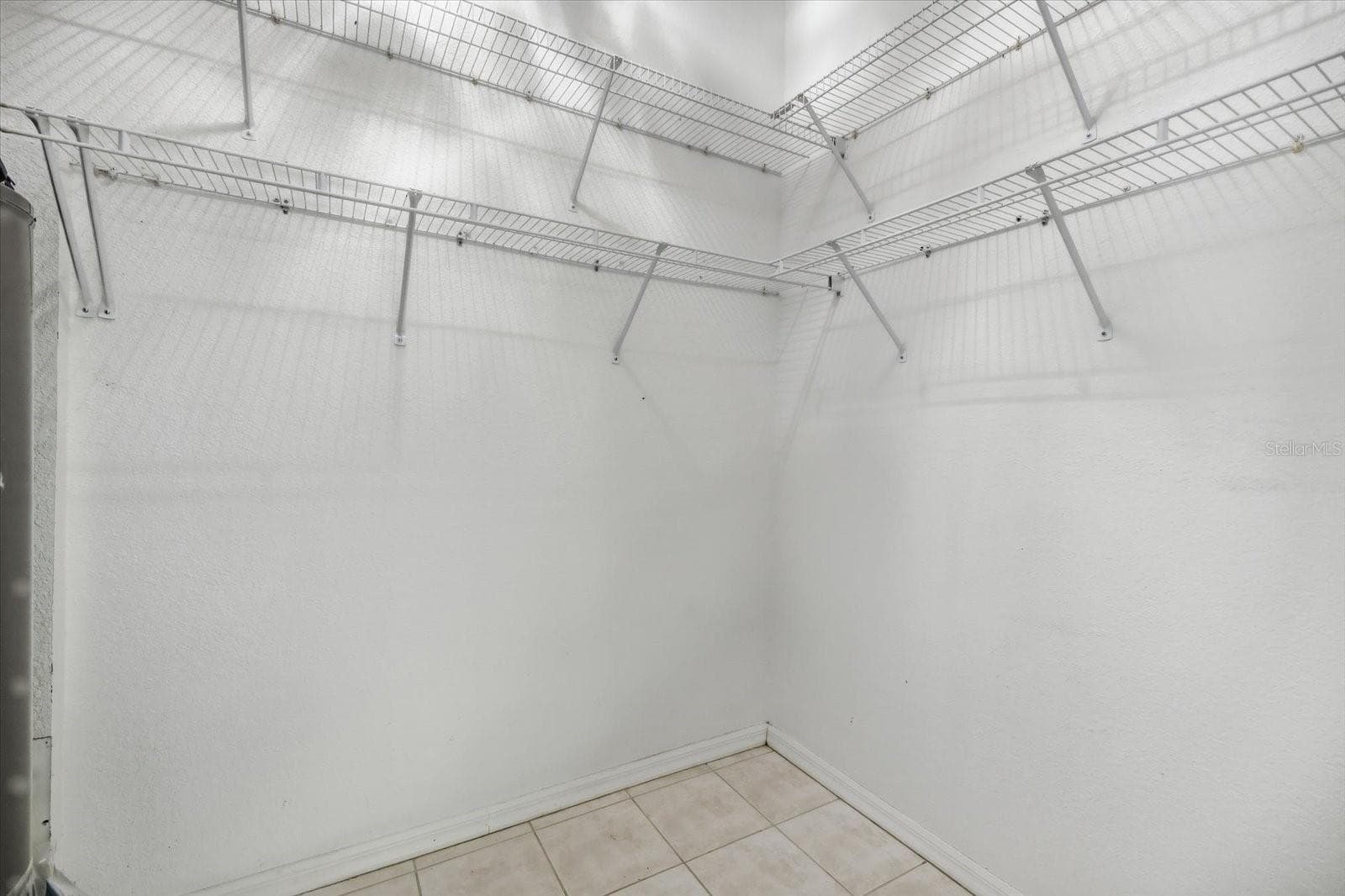 primary walk-in - 9348 SAN BERNANDINO AVE, ENGLEWOOD