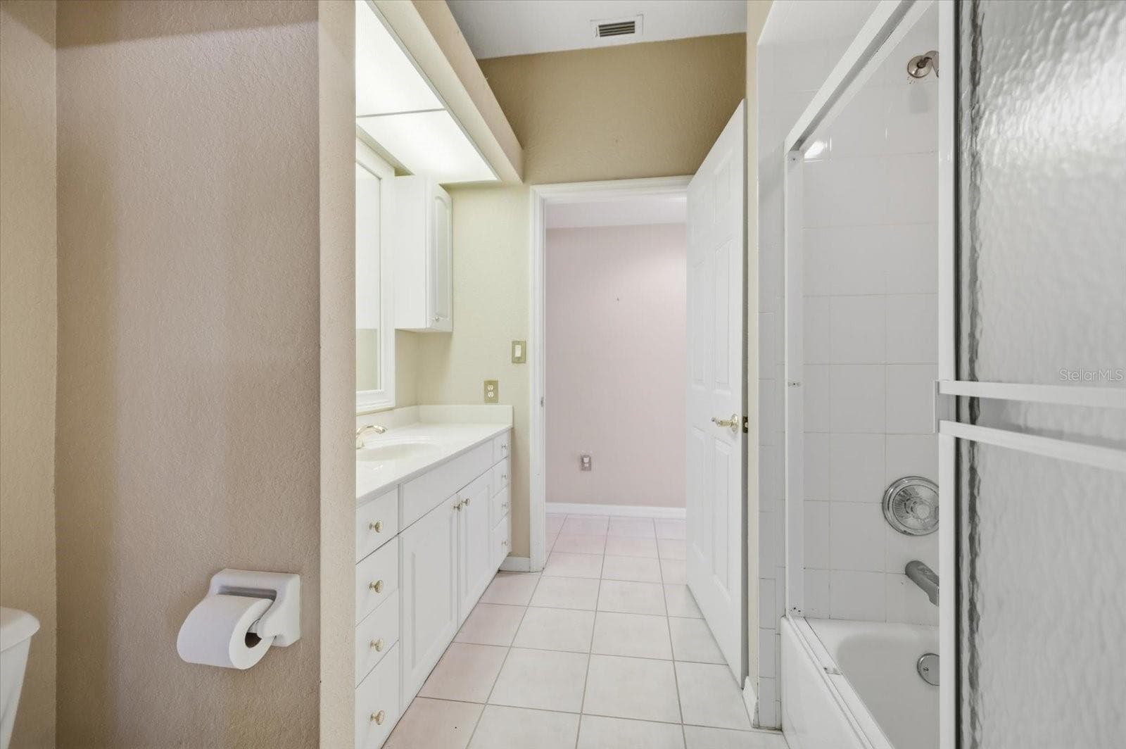bathroom 1 - 9348 SAN BERNANDINO AVE, ENGLEWOOD