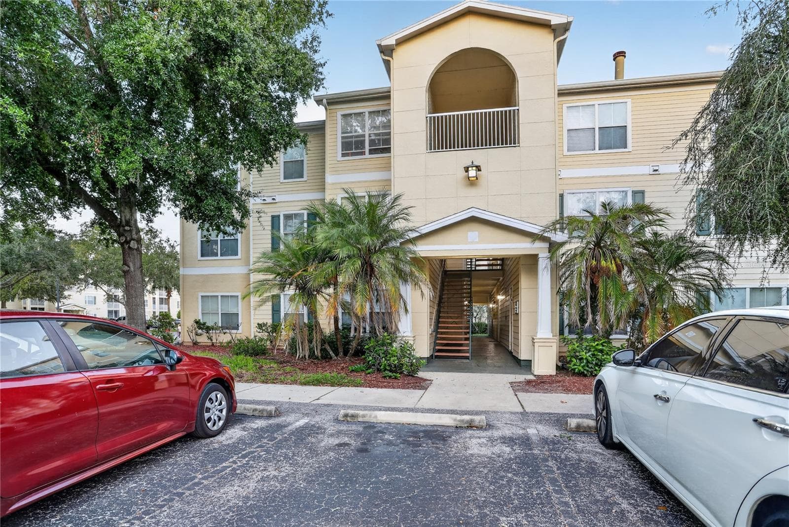 Condominium at 18119 BRIDLE BIT LN #18119, TAMPA, photo 2 of 21