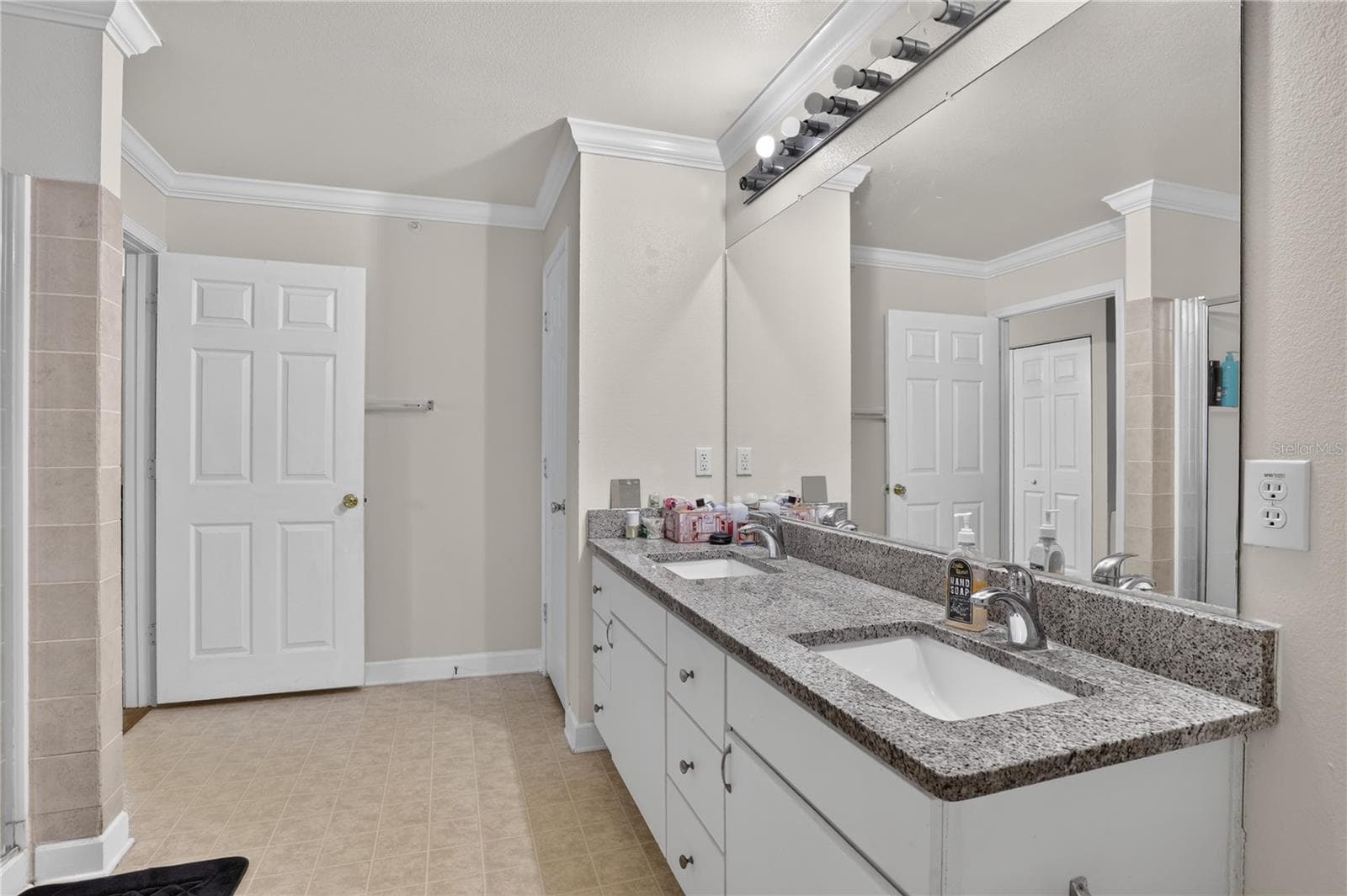 Condominium at 18119 BRIDLE BIT LN #18119, TAMPA, photo 13 of 21