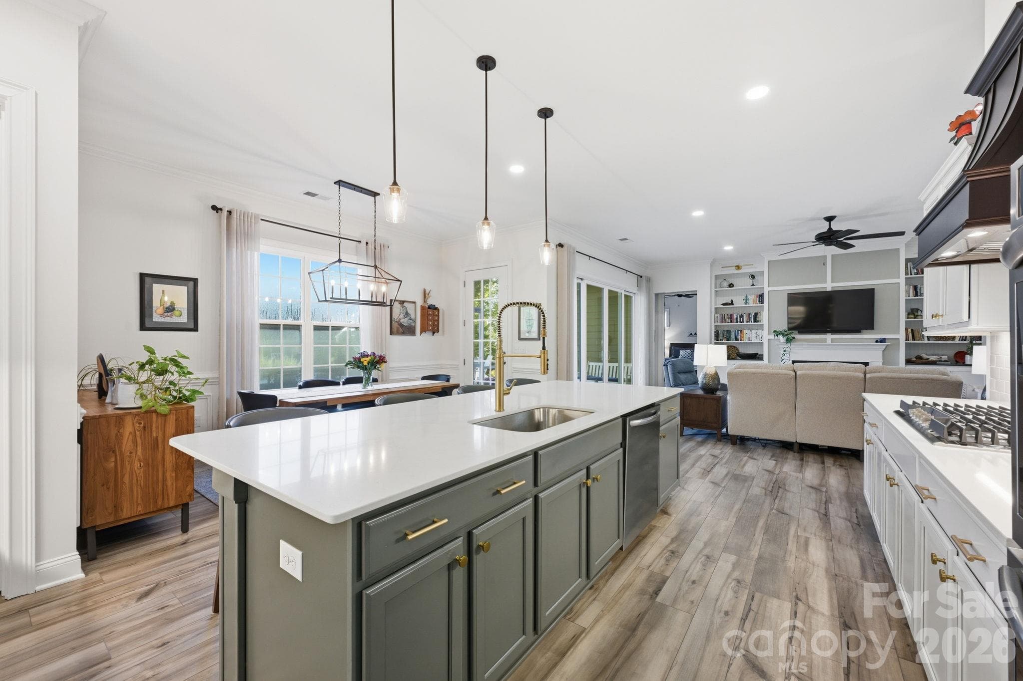 Stunning two tone cabinetry with soft close drawers - 4025 Pollock View, Mount Holly