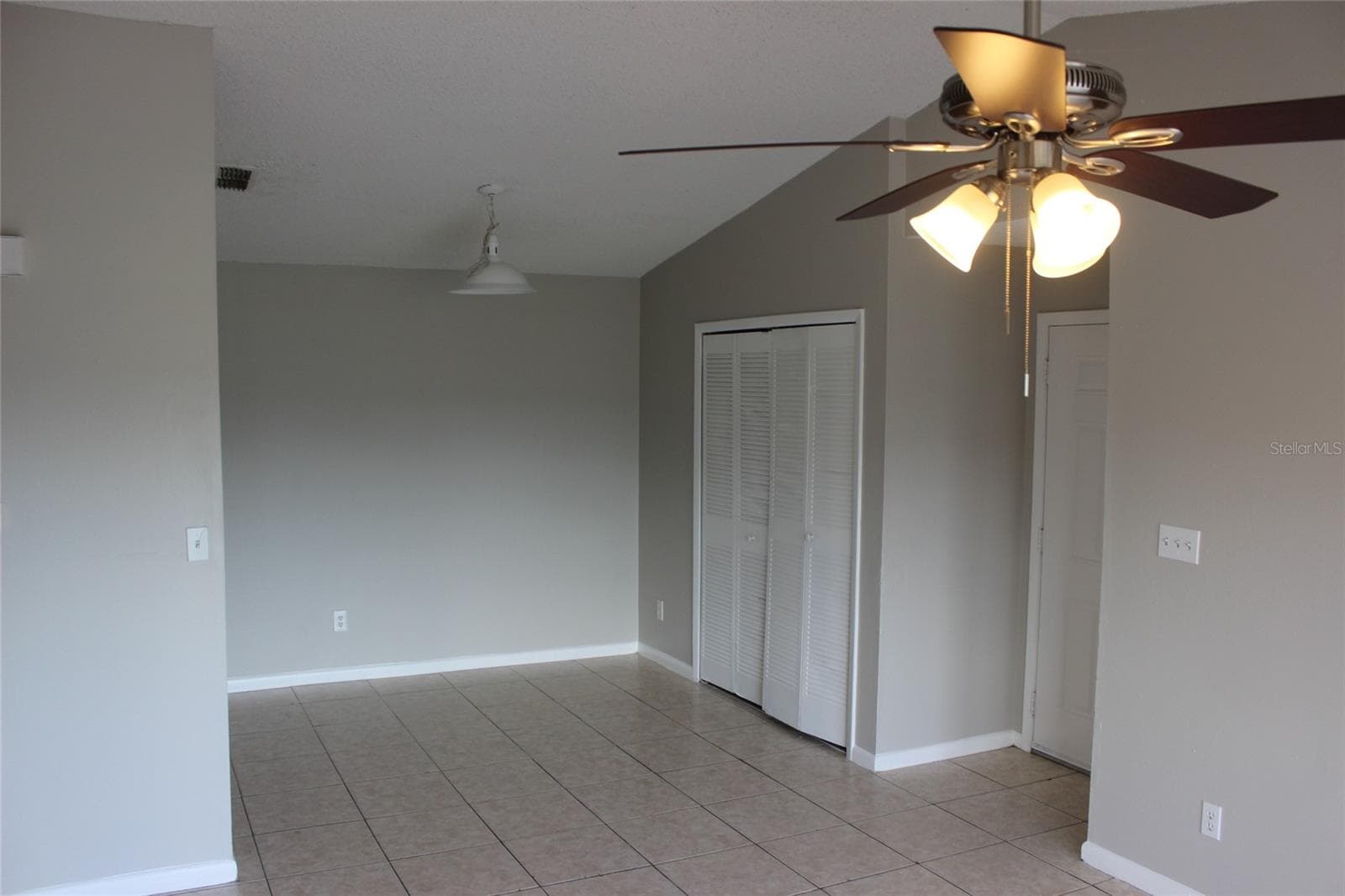Condominium at 5231 VIA HACIENDA CIR #B218, ORLANDO, photo 4 of 24