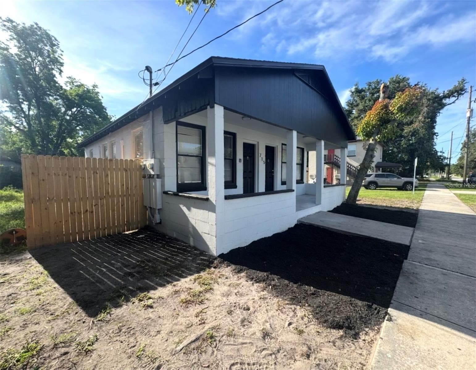 Single Family Residence at 715 JERNIGAN AVE, ORLANDO, photo 2 of 10