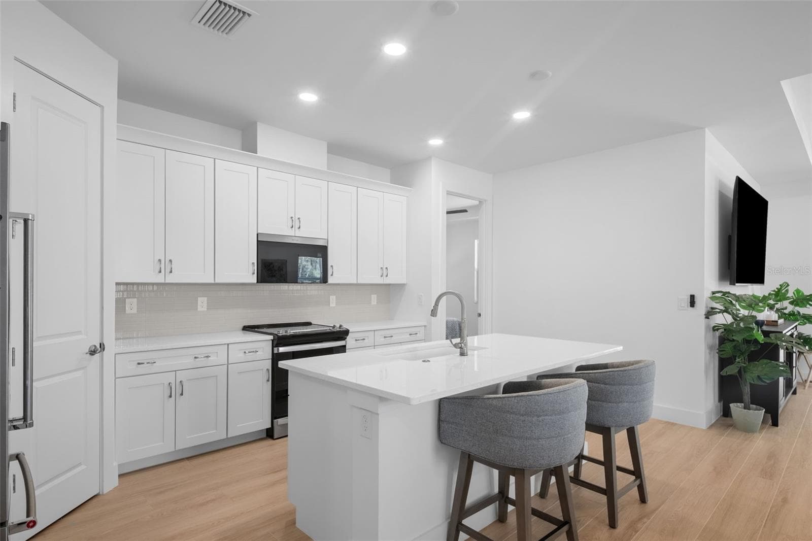 Single Family Residence at 11390 POINTED LEAF PL, PUNTA GORDA, photo 13 of 37