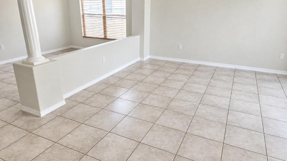 Single Family Residence at 533 EAGLE POINTE S, KISSIMMEE, photo 2 of 11
