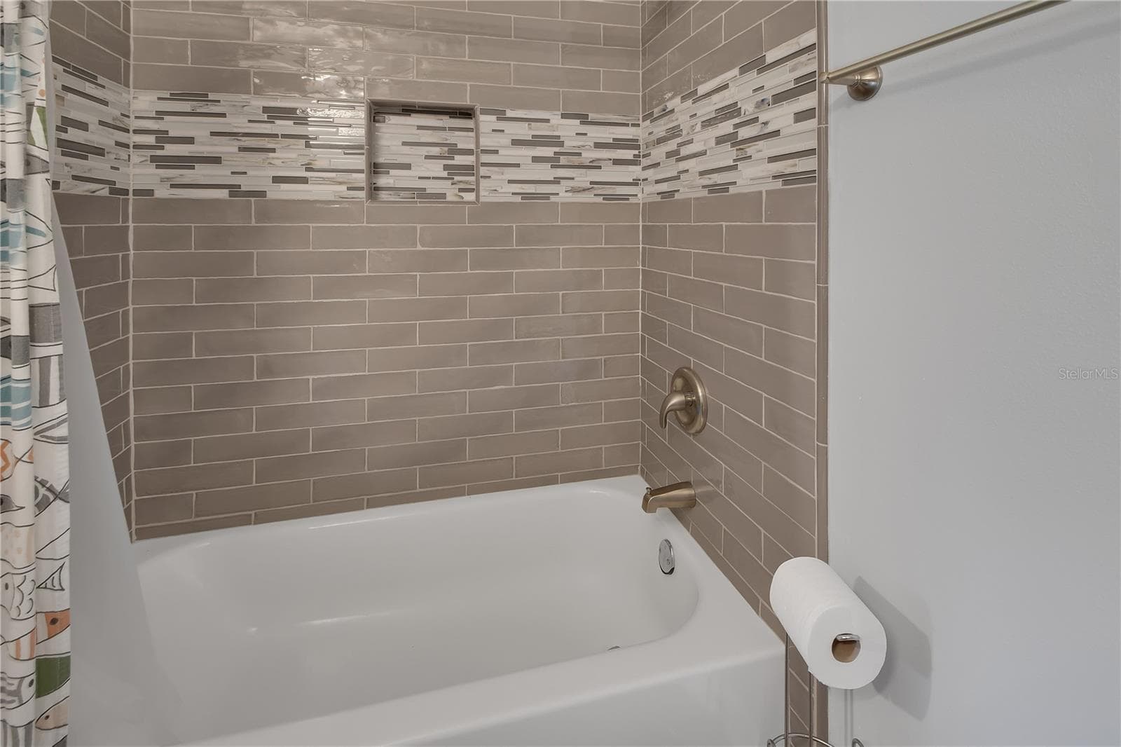 Primary tub & shower - 2329 RIVER RIDGE RD #13, DELAND