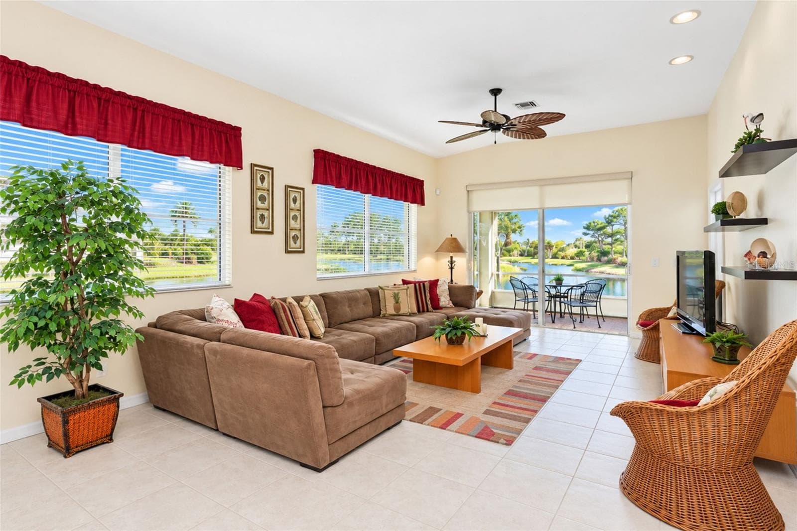 Living Room - 420 LEHALIS DR, ENGLEWOOD
