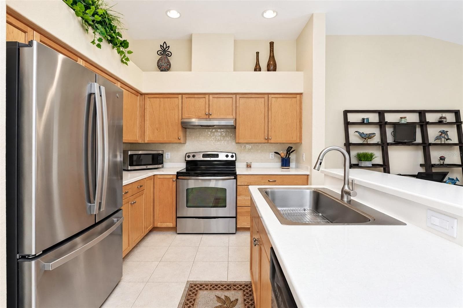 Kitchen - 420 LEHALIS DR, ENGLEWOOD