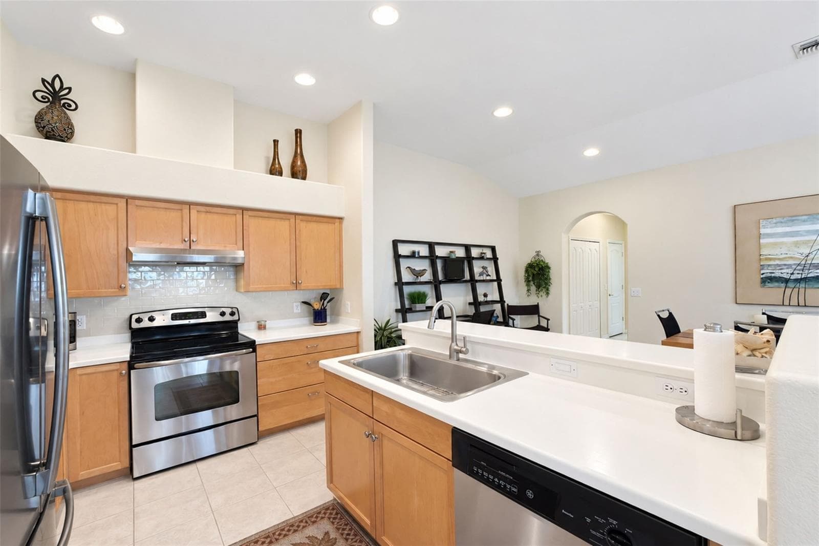 Kitchen - 420 LEHALIS DR, ENGLEWOOD