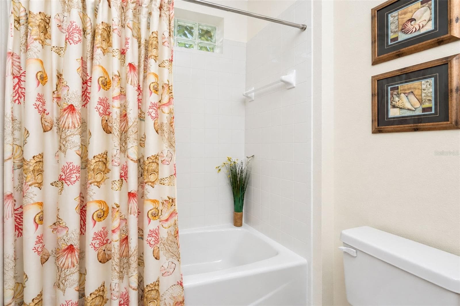Guest Bathroom - 420 LEHALIS DR, ENGLEWOOD