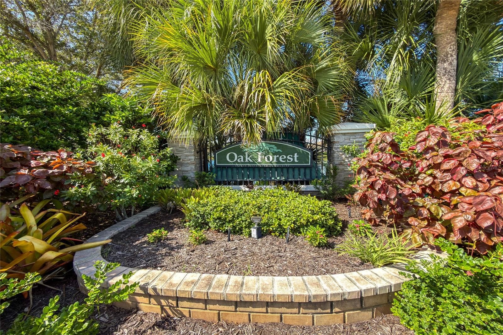 Oak Forest Entrance - 420 LEHALIS DR, ENGLEWOOD