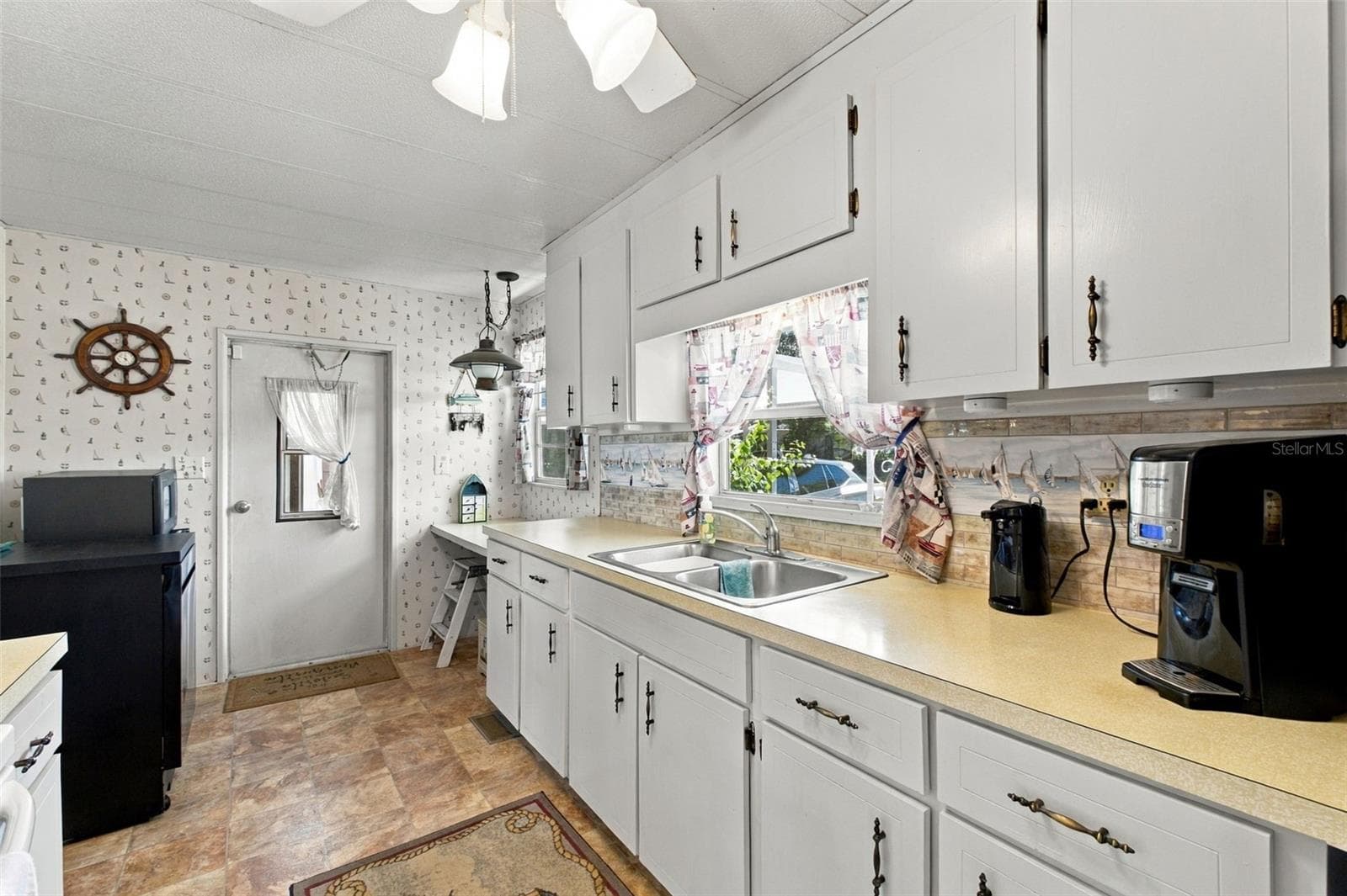 Mobile Home at 6439 THERESA AVE, WEEKI WACHEE, photo 8 of 40