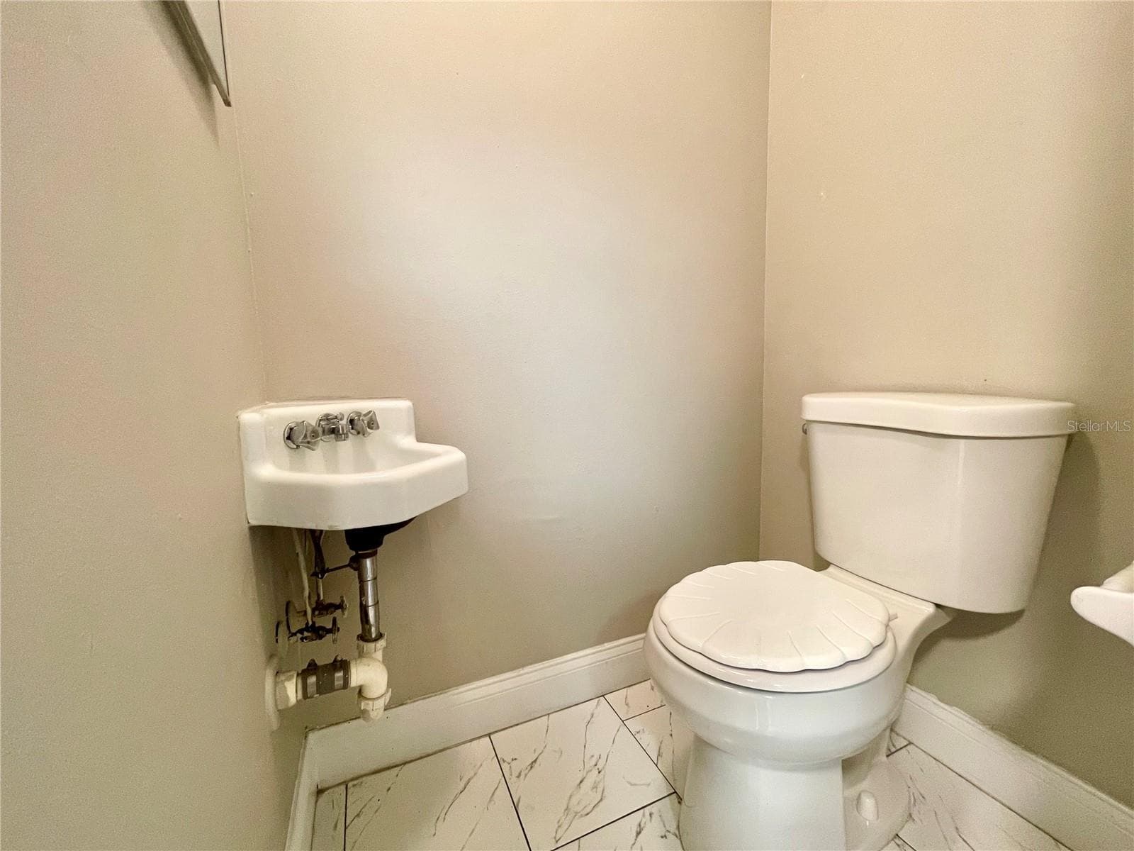 1/2 bathroom - 6073 AMBERLY TER #T13, ORLANDO
