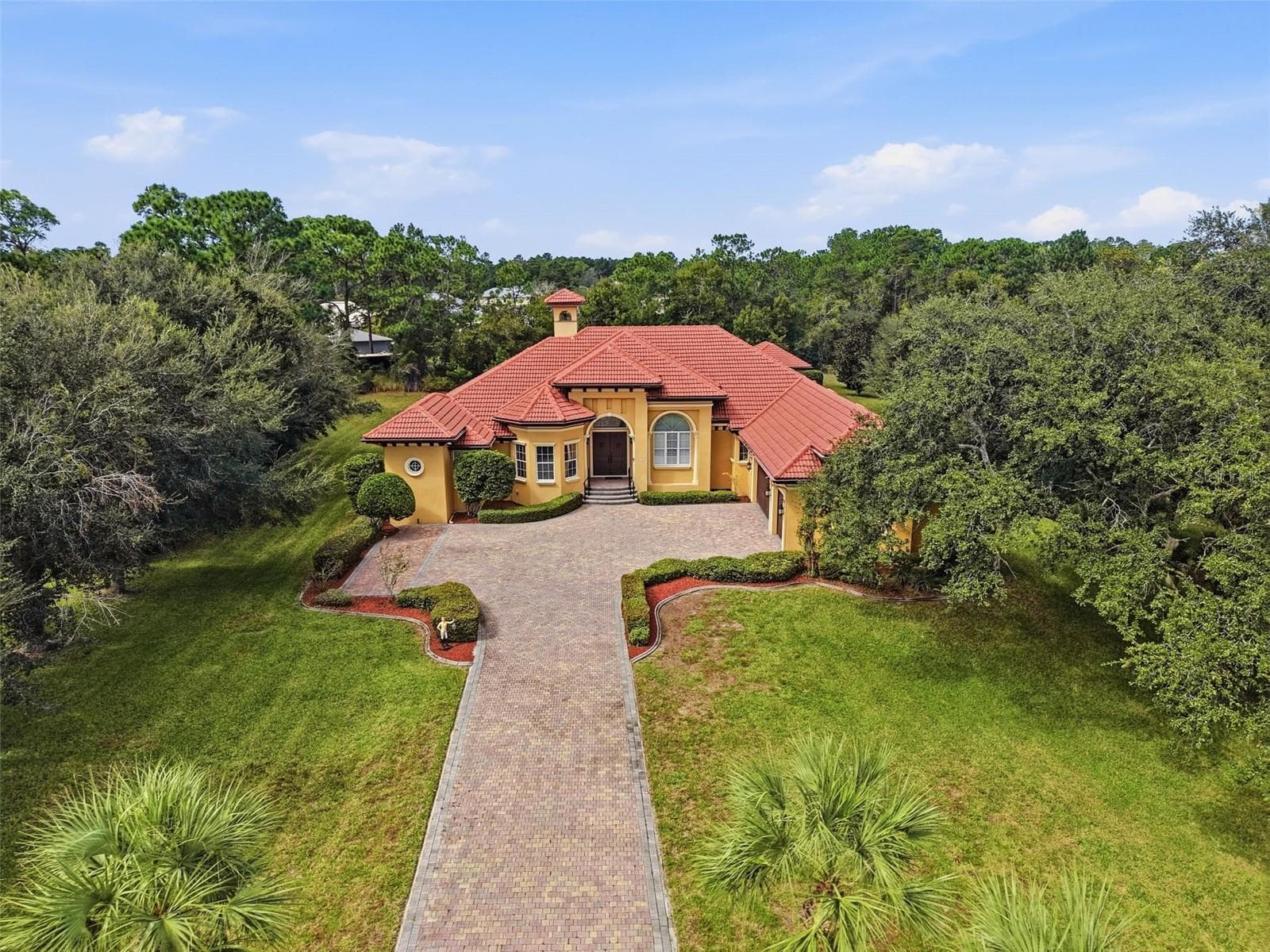 Gorgeous tile roof and long private paver driveway with gated entrance! - 9313 HERNANDO RIDGE RD, WEEKI WACHEE