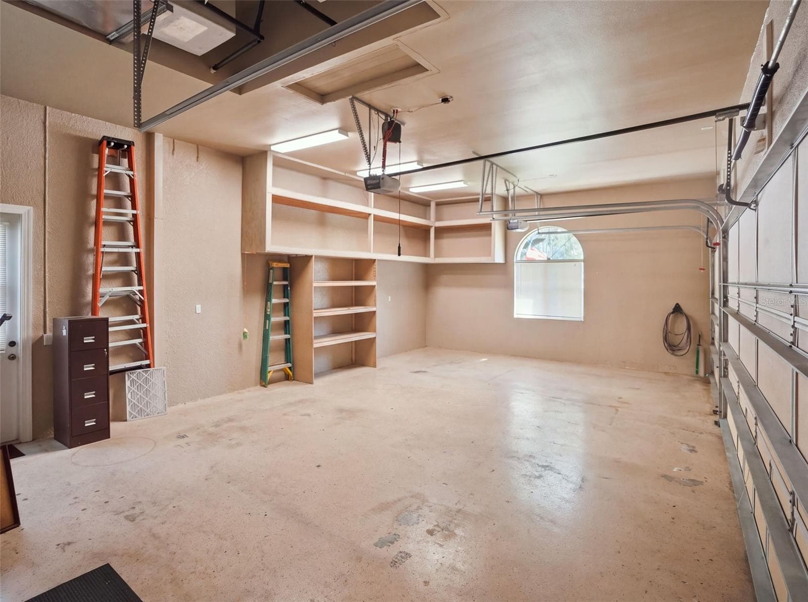 Large and deep 3-car garage with extra tall doors for large trucks/vehicles. - 9313 HERNANDO RIDGE RD, WEEKI WACHEE