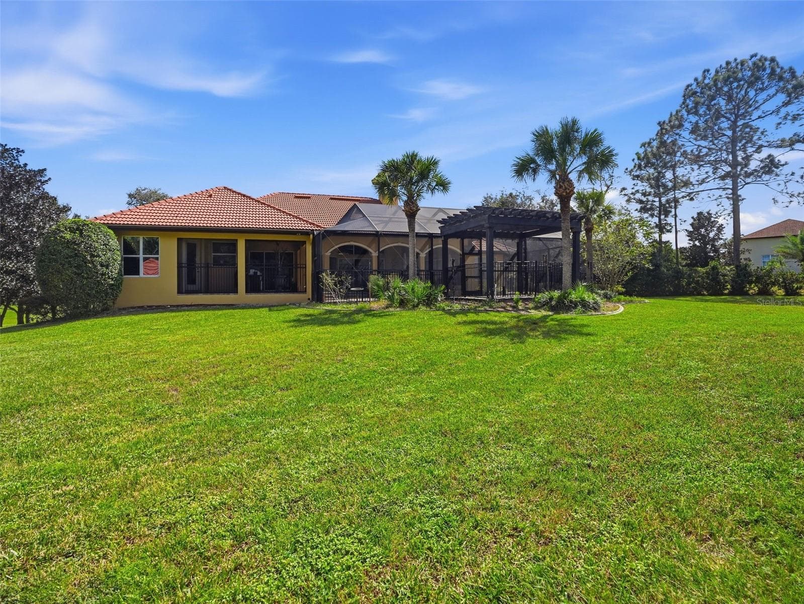 Large, gorgeous backyard! - 9313 HERNANDO RIDGE RD, WEEKI WACHEE