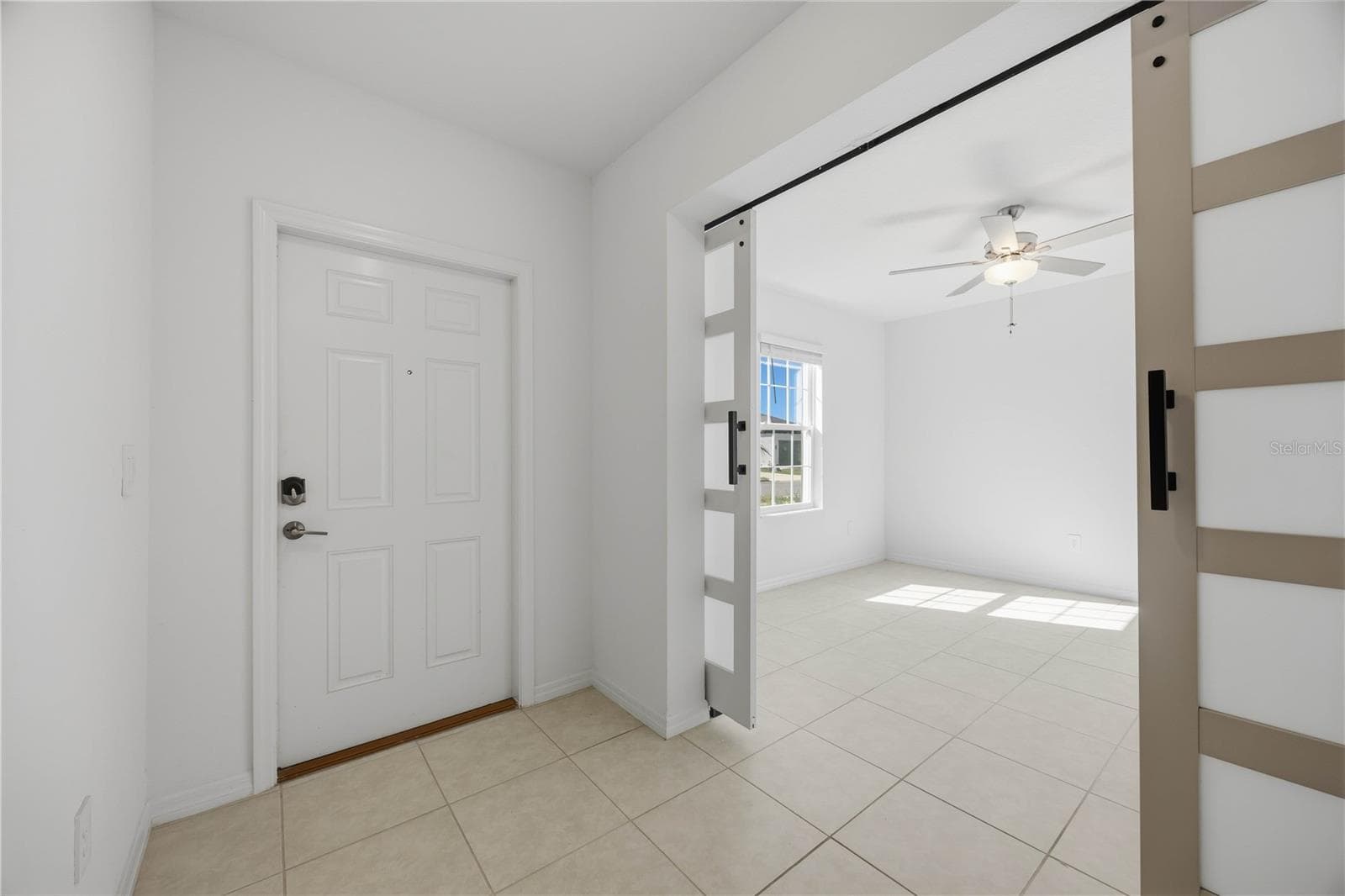 Single Family Residence at 1814 RED LOOP, LAKELAND, photo 3 of 45