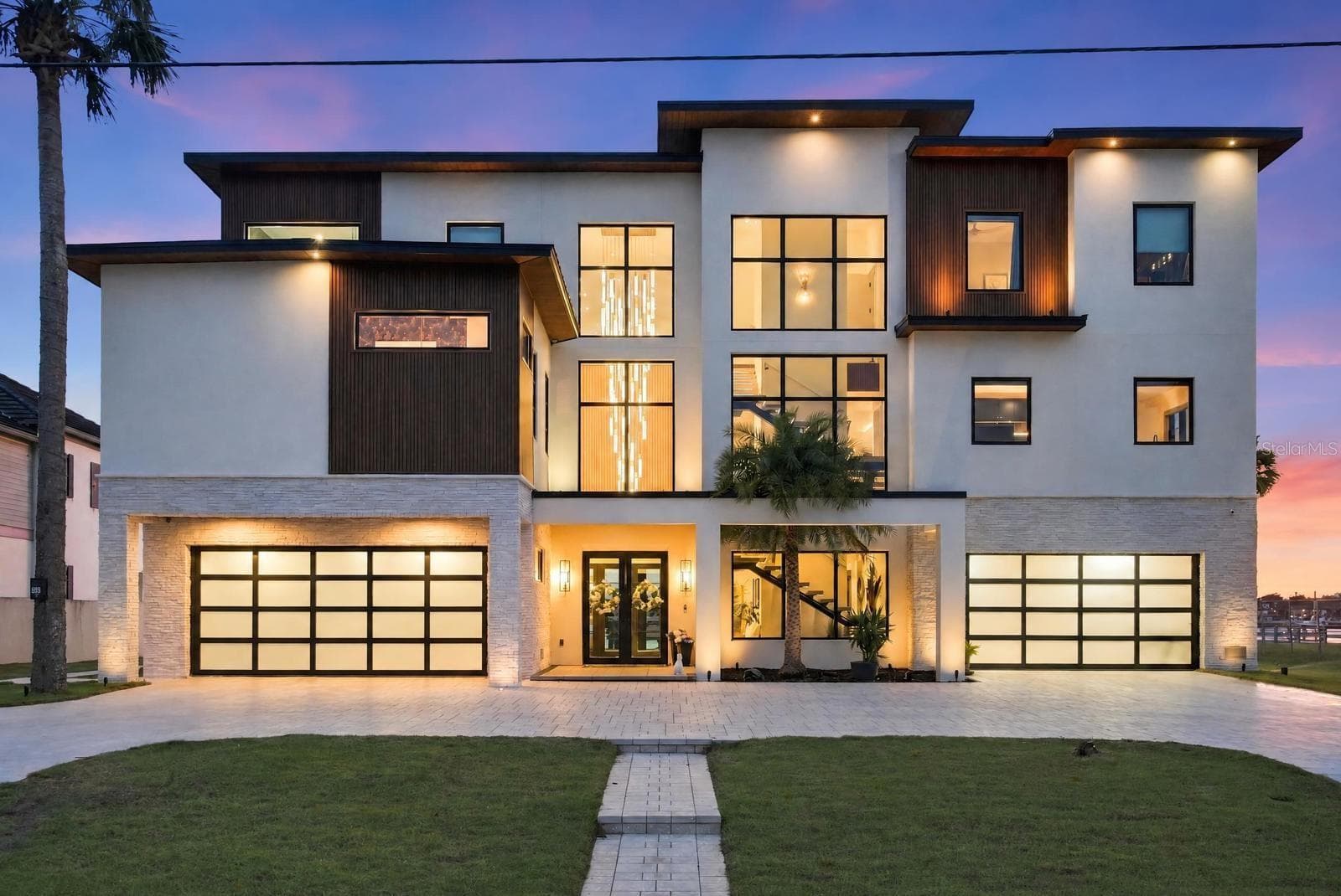 33 DOLPHIN DR