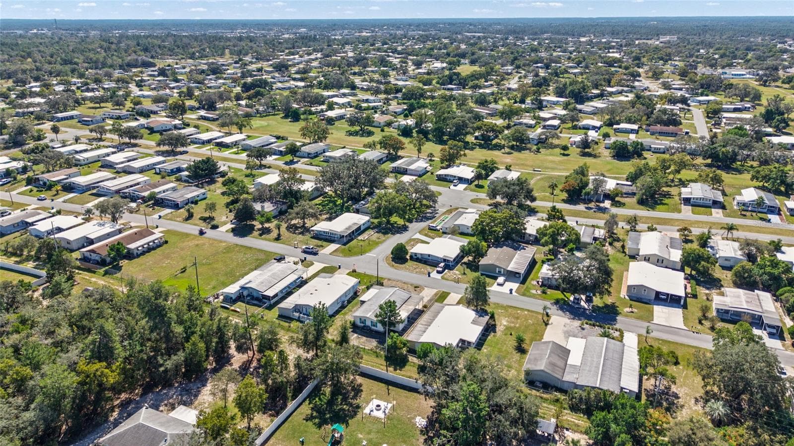 Manufactured Home at 12219 FAIRWAY AVE, BROOKSVILLE, photo 15 of 79