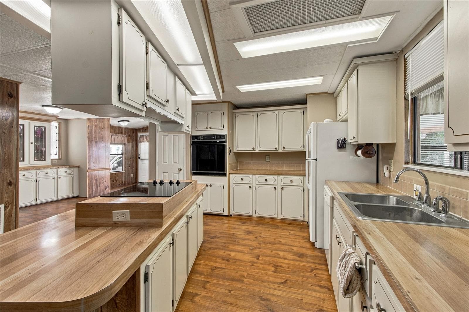 Manufactured Home at 12219 FAIRWAY AVE, BROOKSVILLE, photo 32 of 79