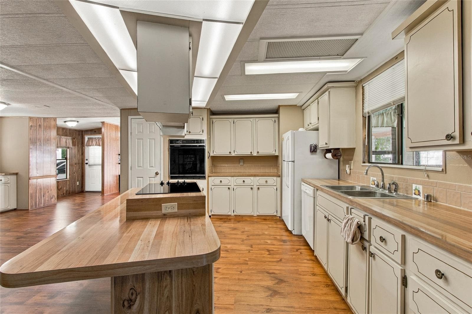 Manufactured Home at 12219 FAIRWAY AVE, BROOKSVILLE, photo 33 of 79
