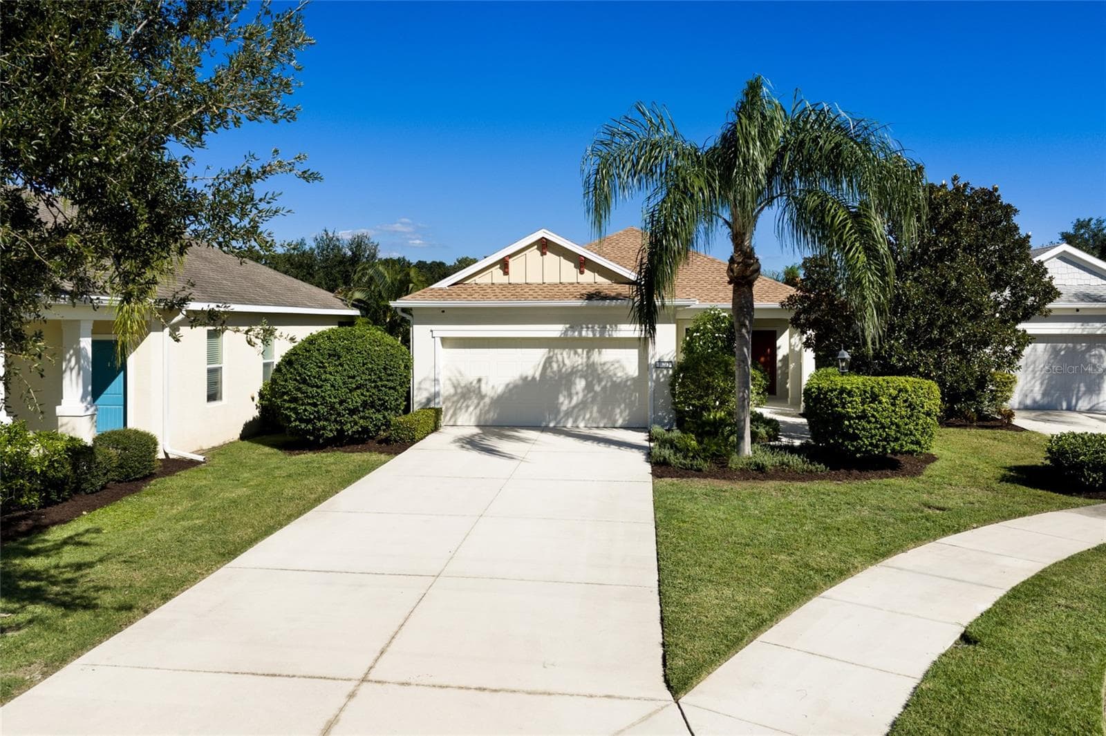 Extra long driveway! - 11212 WHITE ROCK TER, BRADENTON