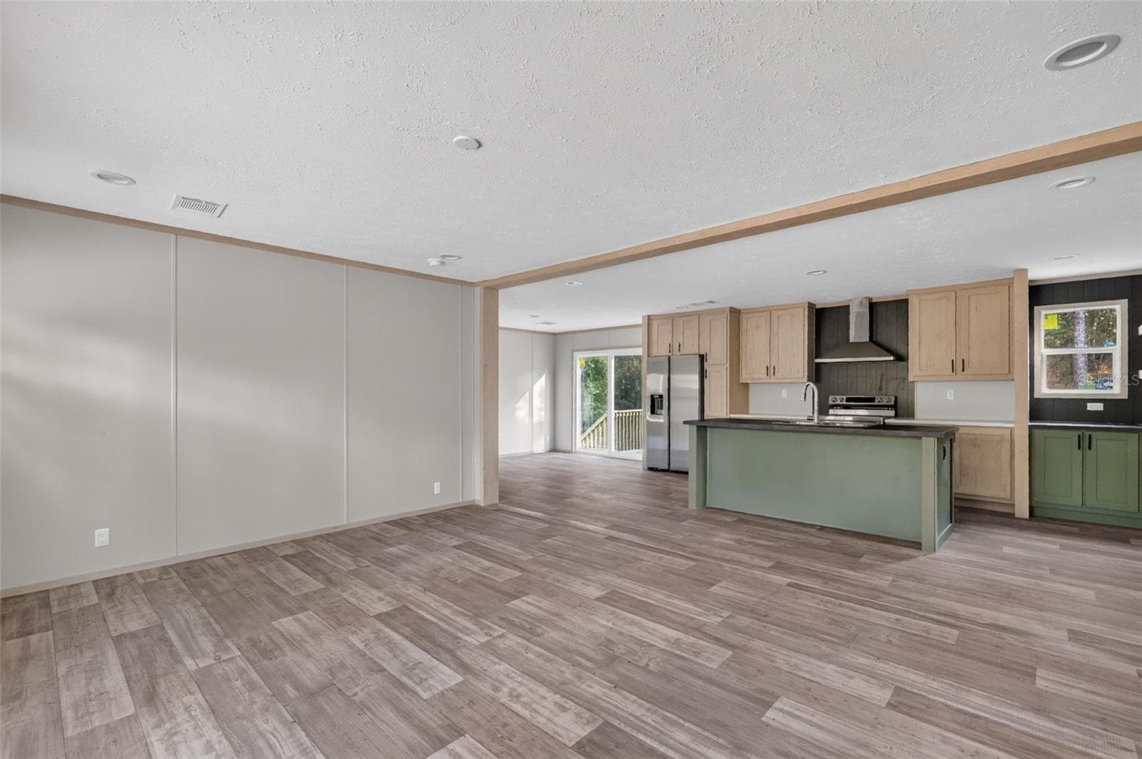 Manufactured Home at 14470 SE 8TH ST, WILLISTON, photo 8 of 28
