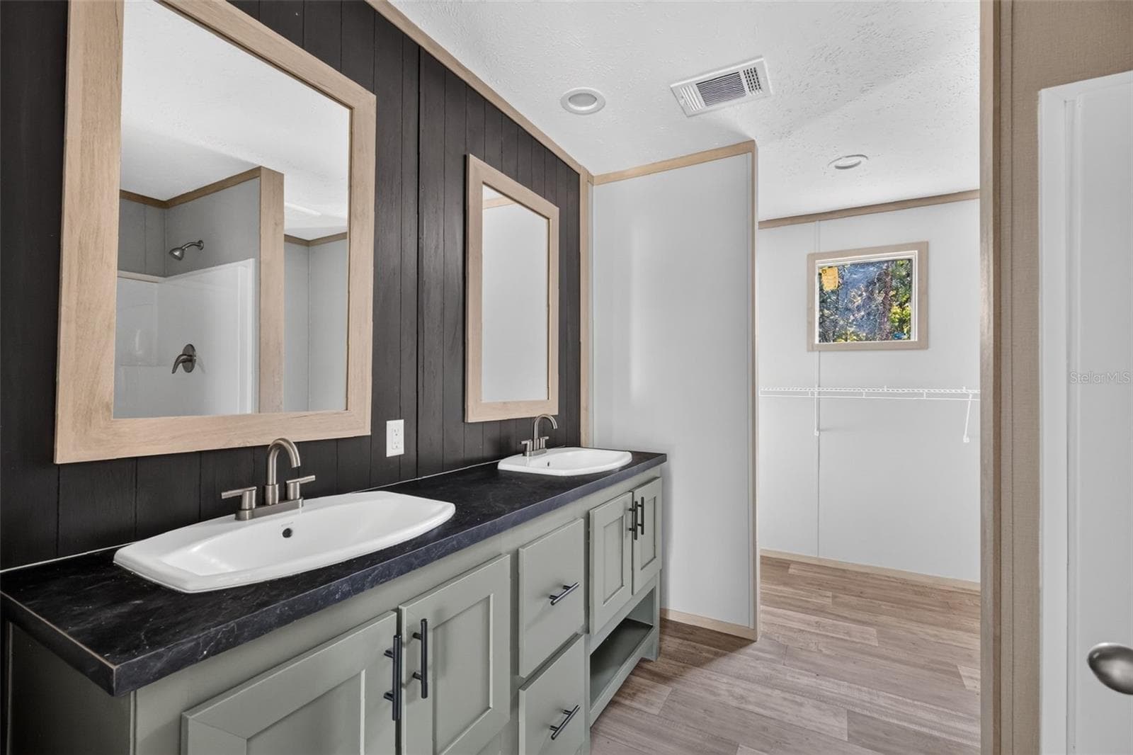 Manufactured Home at 14470 SE 8TH ST, WILLISTON, photo 18 of 28