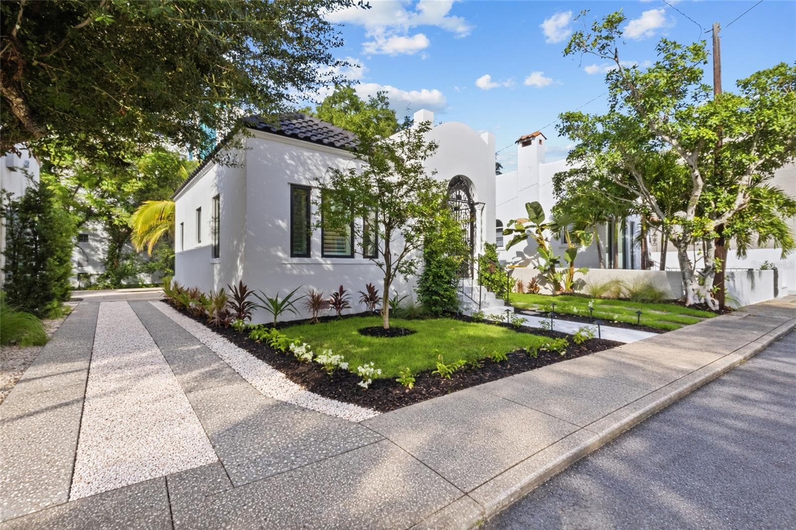 Single Family Residence at 410 BURNS CT, SARASOTA, photo 2 of 47