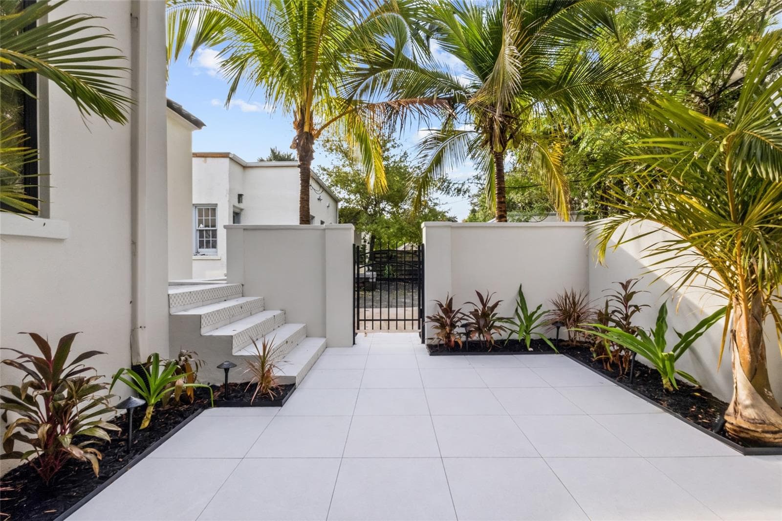 Single Family Residence at 410 BURNS CT, SARASOTA, photo 28 of 47