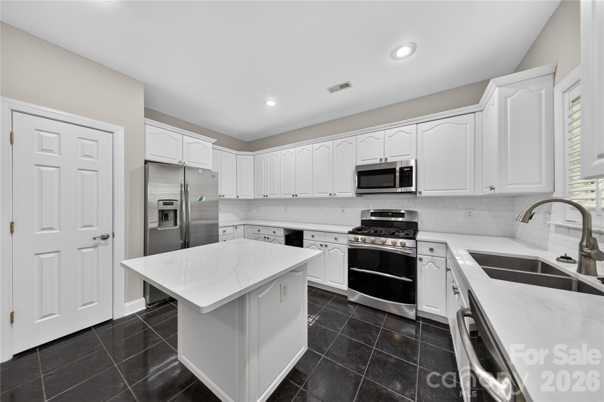 Townhouse at 9169 Bonnie Briar Circle, Charlotte, photo 12 of 31