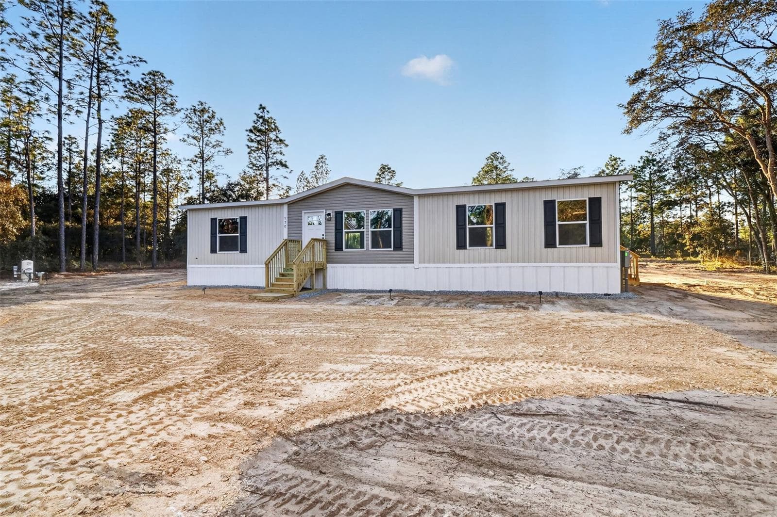 Manufactured Home at 170 NE 138TH AVE, WILLISTON, photo 3 of 29