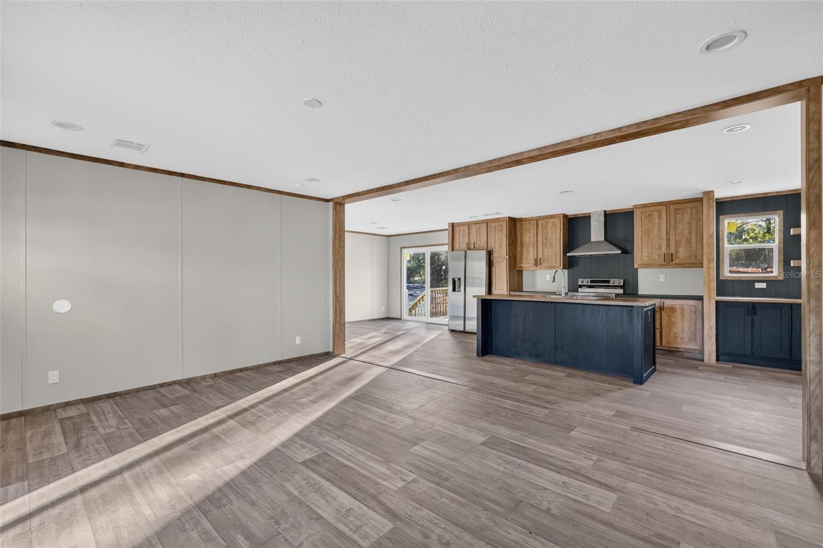 Manufactured Home at 170 NE 138TH AVE, WILLISTON, photo 8 of 29