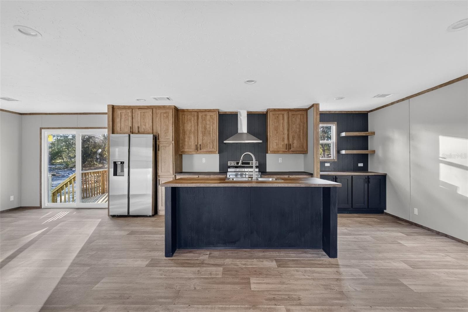 Manufactured Home at 170 NE 138TH AVE, WILLISTON, photo 10 of 29