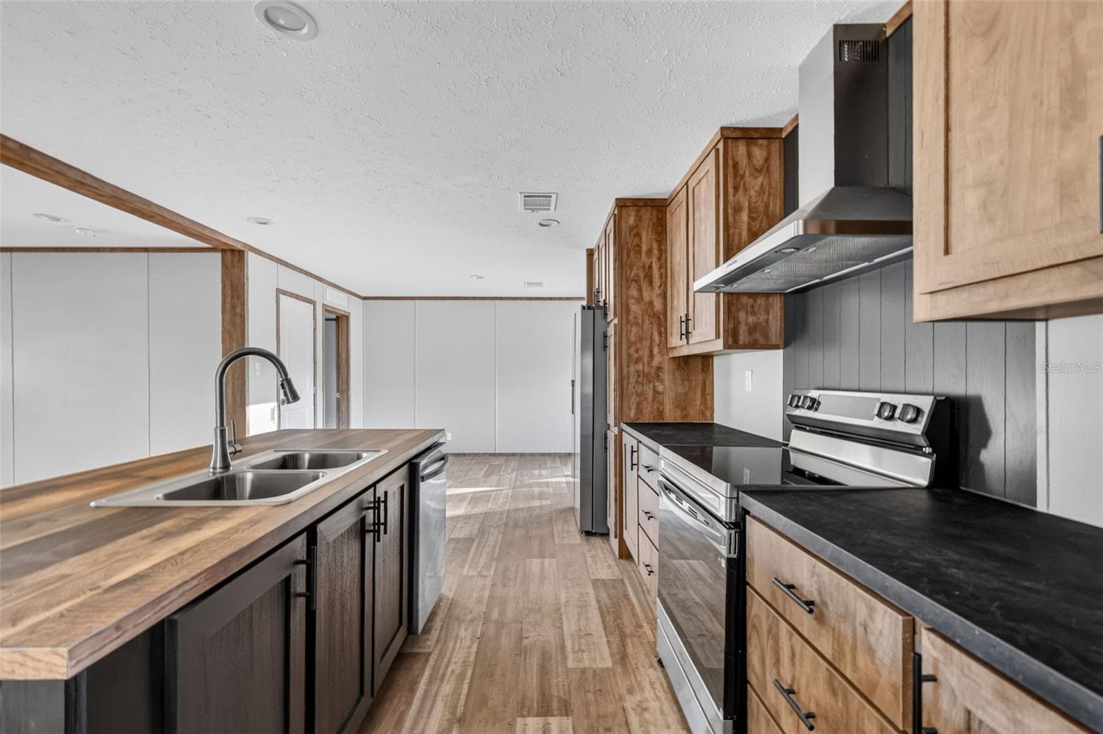 Manufactured Home at 170 NE 138TH AVE, WILLISTON, photo 13 of 29
