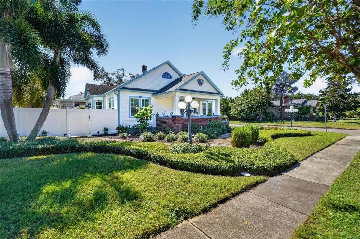 Single Family Residence at 2890 8TH AVE N, ST PETERSBURG, photo 12 of 101