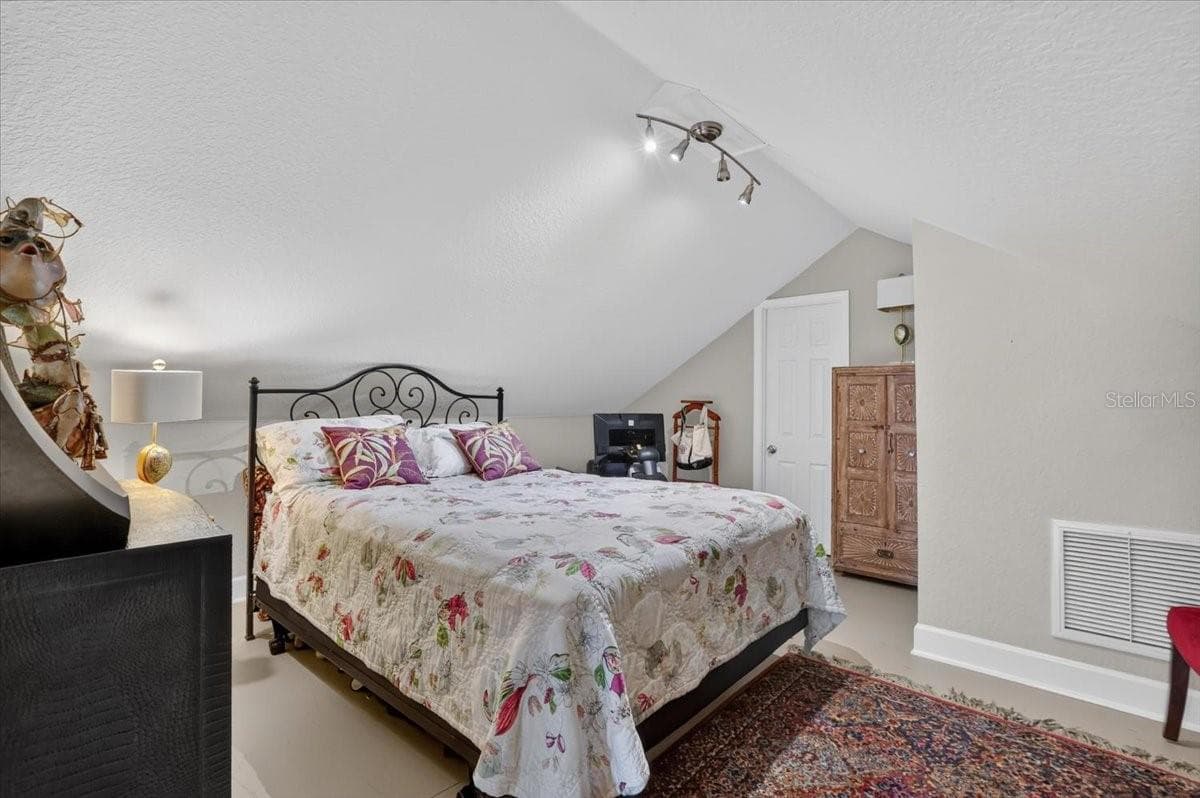 Single Family Residence at 2890 8TH AVE N, ST PETERSBURG, photo 62 of 101