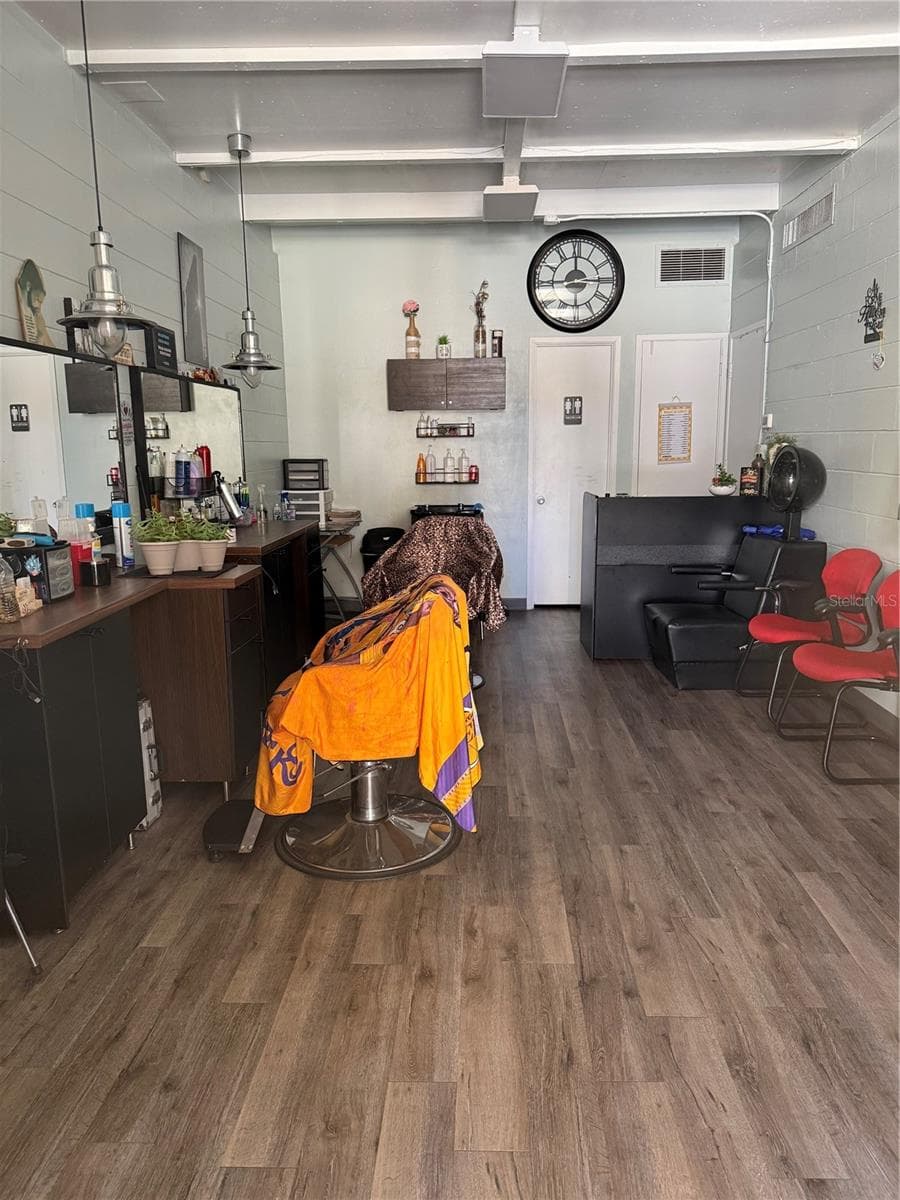 Barber Shop - 3031 CLUB CIR, LAKE WALES