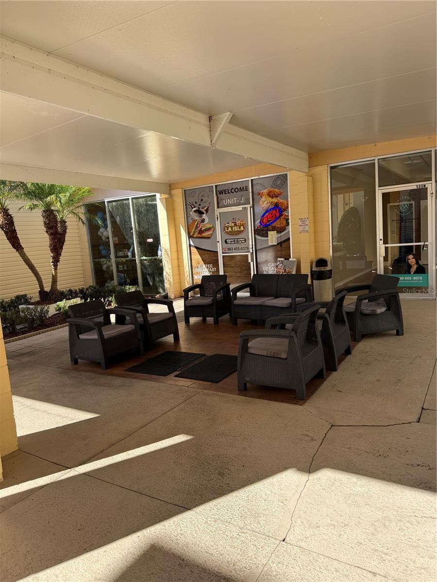 Lounge - 3031 CLUB CIR, LAKE WALES