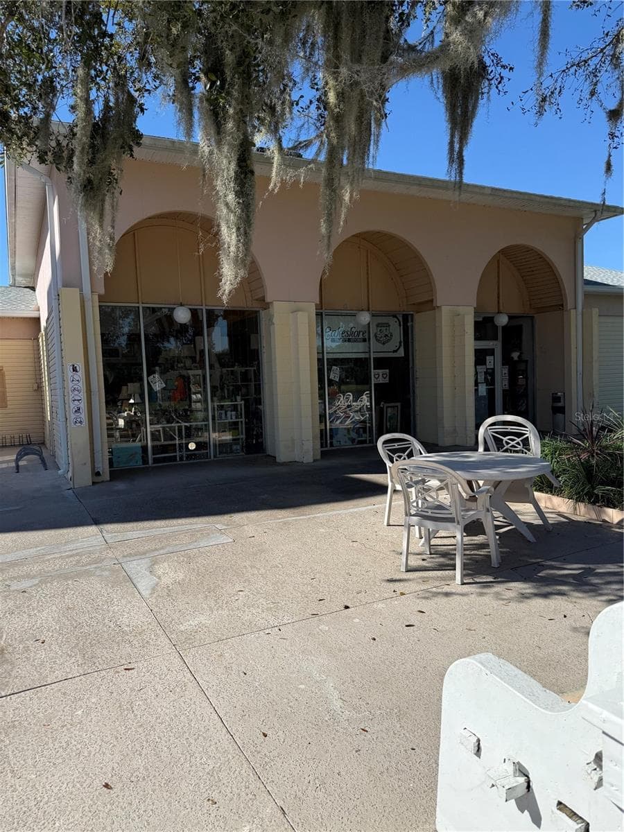 Community Trifty Store - 3031 CLUB CIR, LAKE WALES