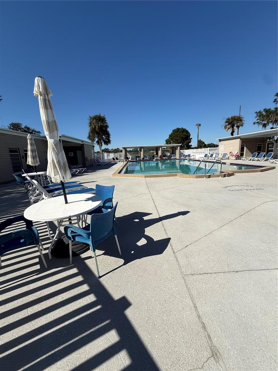 Poolside Seating Area - 3031 CLUB CIR, LAKE WALES