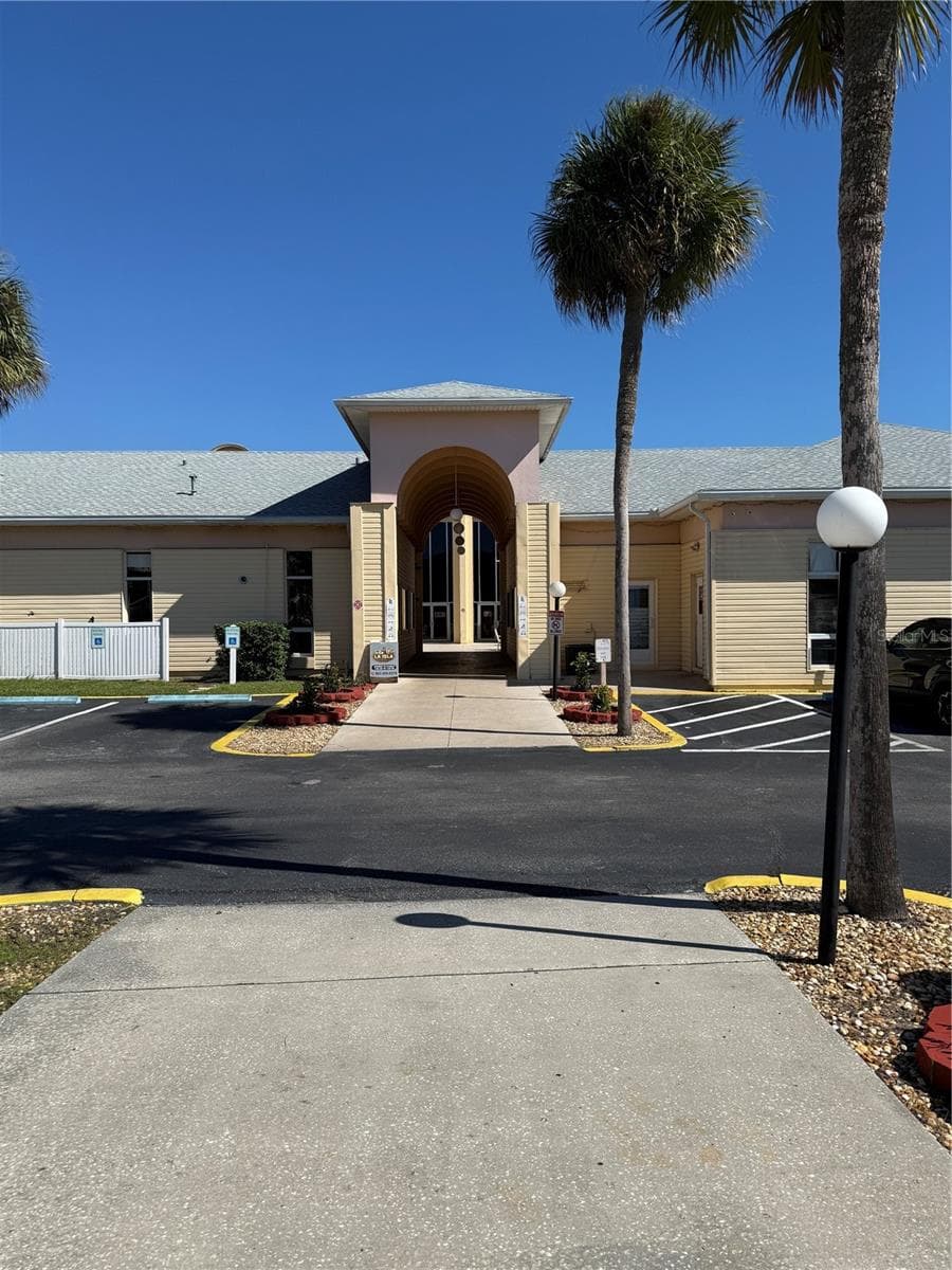 Clubhouse Entrance - 3031 CLUB CIR, LAKE WALES