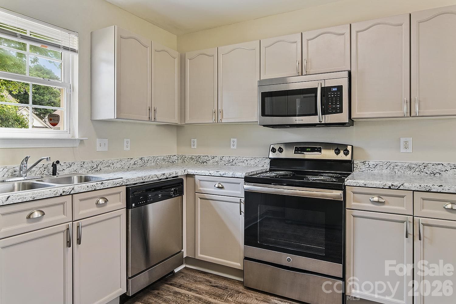 Single Family Residence at 1127 Hannah Rae Court, Charlotte, photo 5 of 15