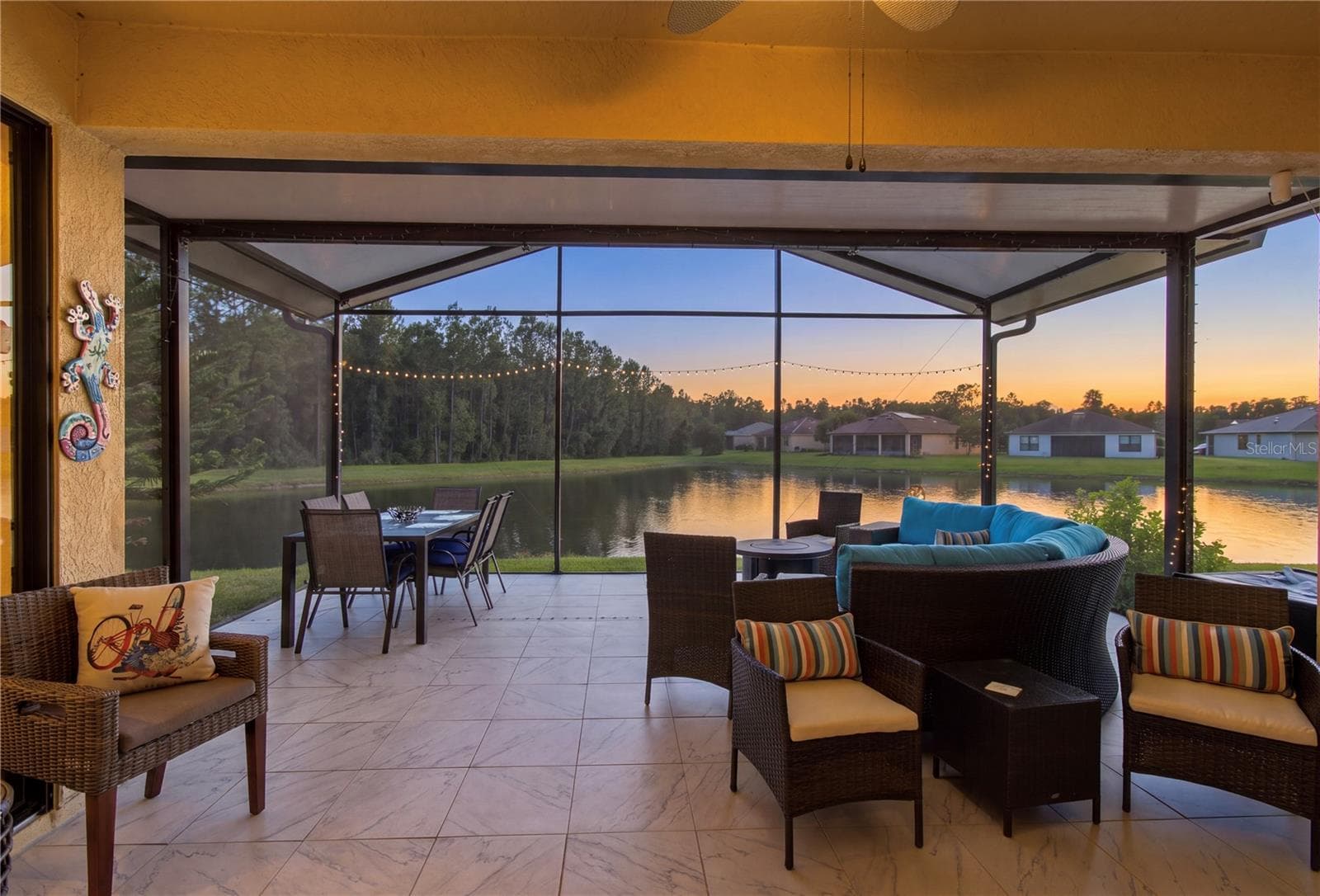 318 LA JOLLA LN