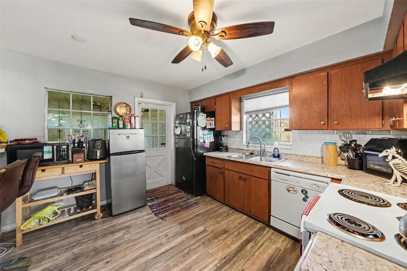 Single Family Residence at 7145 WRENWOOD CIR, TAMPA, photo 9 of 26