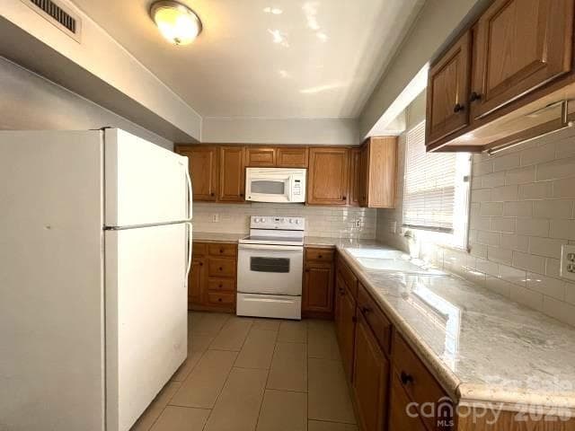 Condominium at 6432 Old Pineville Road, Charlotte, photo 3 of 16