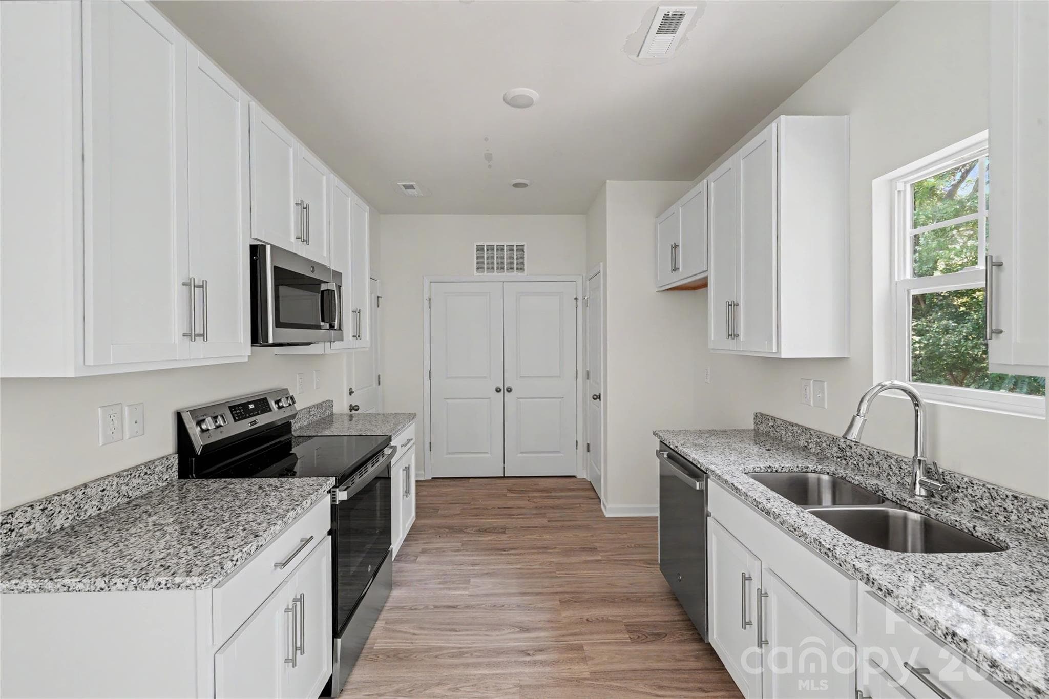 Single Family Residence at 423 Rocky Brook Road, Shelby, photo 3 of 29